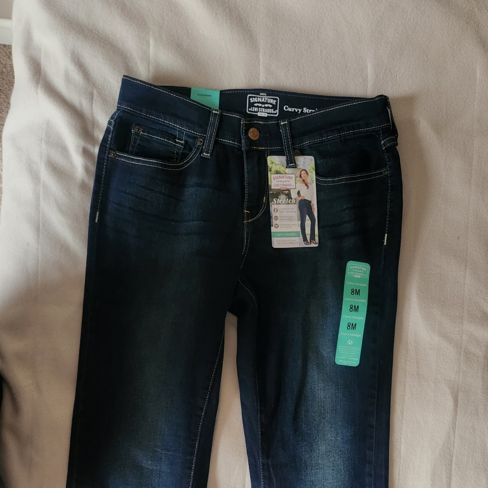 Size 8M misses Levi's Jeans